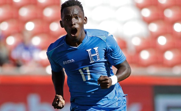 La afición hondureña ve como figura a Alberth Elis ante Canadá