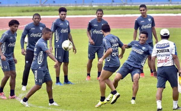 La Selección de Honduras toma forma y ensaya juego aéreo