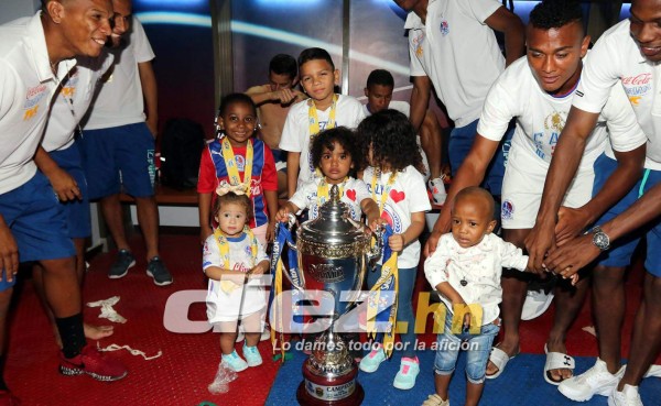 Así fue la celebración íntima del Olimpia en el camerino tras ganar la Copa 30