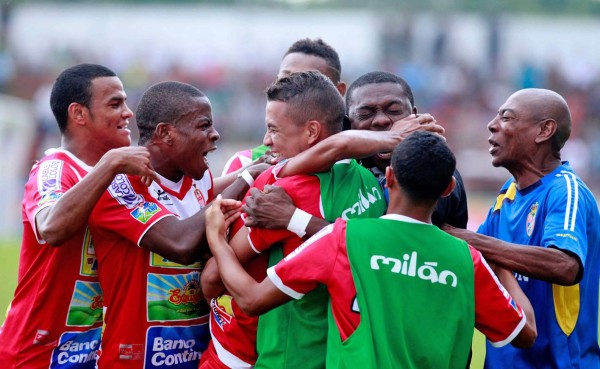 Con doblete de Melgares, Real Sociedad derrota a Platense