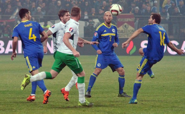 Bosnia e Irlanda dejan la resolución para la vuelta
