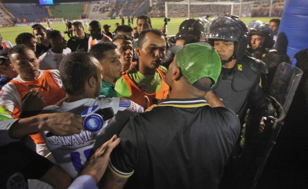 VIDEO: La bronca que se armó en la final por una agresión a Nerlin Membreño