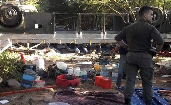 Al menos 20 muertos al desbarrancarse autobús con policías a bordo en Argentina