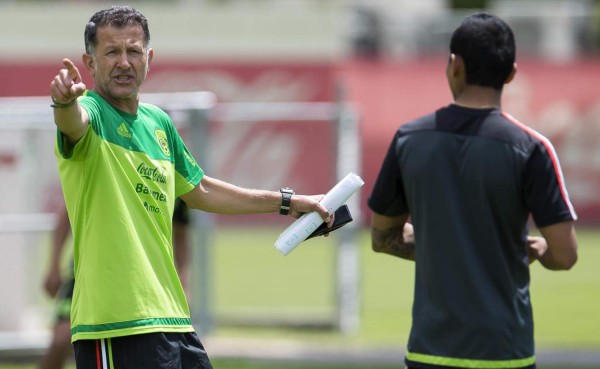 Osorio recibe malas noticias en su primer día de trabajo con la selección de México