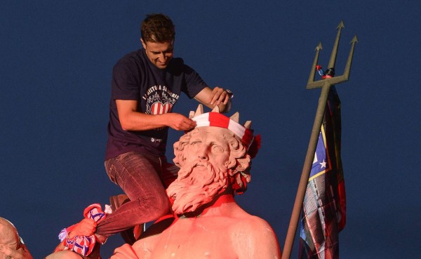 Espectacular celebración del Atlético en las calles de Madrid