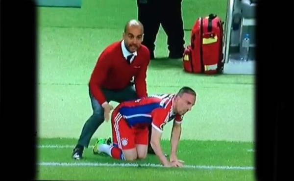 VIDEO: El 'sensual' cariñito de Pep Guardiola a Ribéry