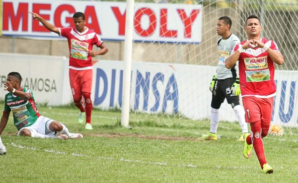 Marco Vega apunta a quedarse con el título de goleo del Clausura 2016