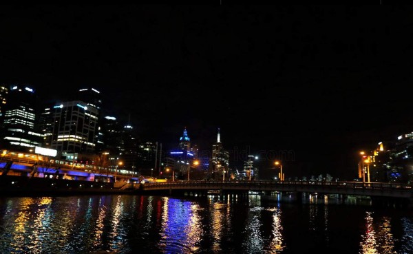Jugadores del Real Madrid se pasean en barco por Melbourne