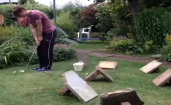 VIDEO: Una pirueta de golf que hasta Tiger Woods envidiaría