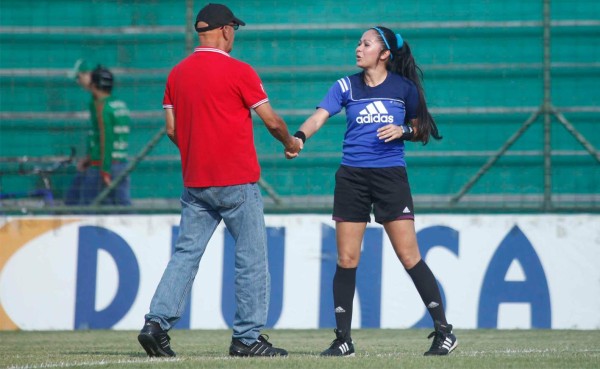Jairo Ríos se disculpó con la árbitro Shirley Perelló