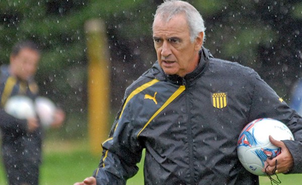 Jorge Fossati renunció a Peñarol tras perder el clásico uruguayo