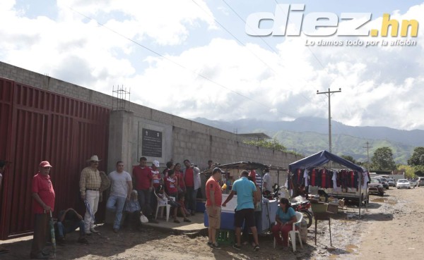 AMBIENTE DE FIESTA EN TOCOA PARA LA FINAL