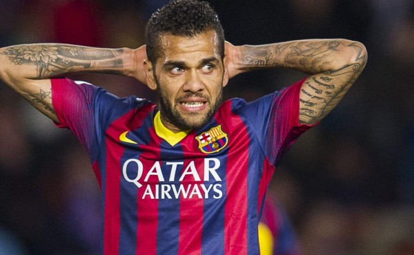 Conflicto por Dani Alves a la vista en el Barcelona, según diario catalán