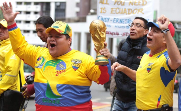 Ecuatorianos arropan a su selección en el hotel