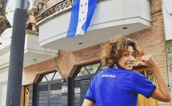 El blog de una hondureña en Argentina: 'La guerra de banderas entre el vecino y yo'
