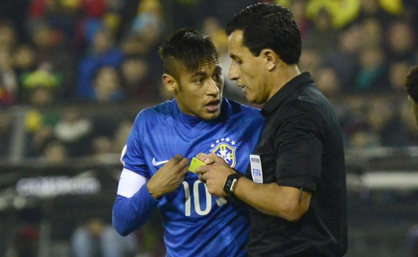 Brasil argumentará que árbitro llamó 'piscinero' a Neymar