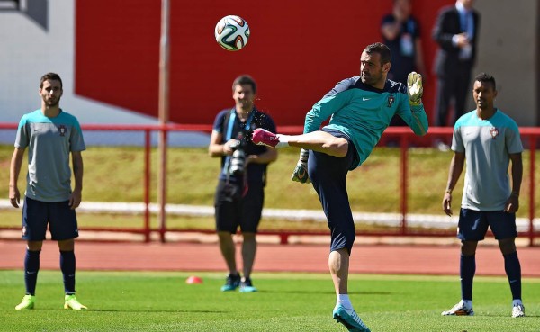 Arquero portugués Eduardo ficha por el Dinamo de Zagreb