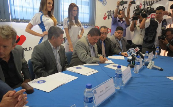 Dirigentes salvadoreños apoyan investigación y piden aplazar elección FIFA