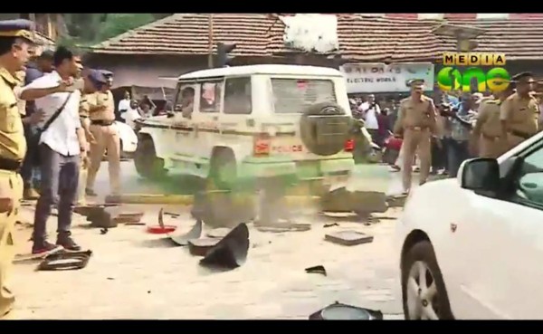 VIDEO: Ronaldinho se salva de un accidente en la India