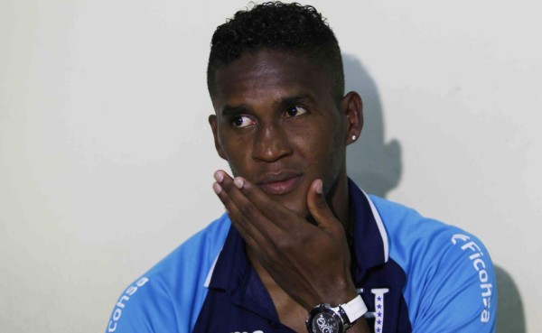 VIDEO: El hondureño Brayan Beckeles se pone triste al hablar de niños deportados