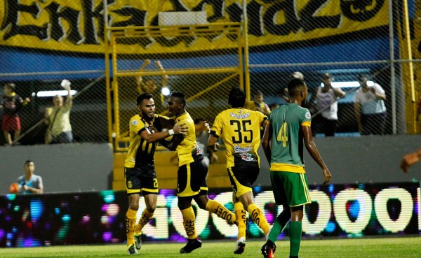 Real España asesta cuarta derrota al hilo al Social Sol