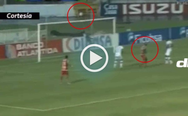 Video: Con esta estupenda atajada, el portero Donis Escober evitó el gol de Real Sociedad