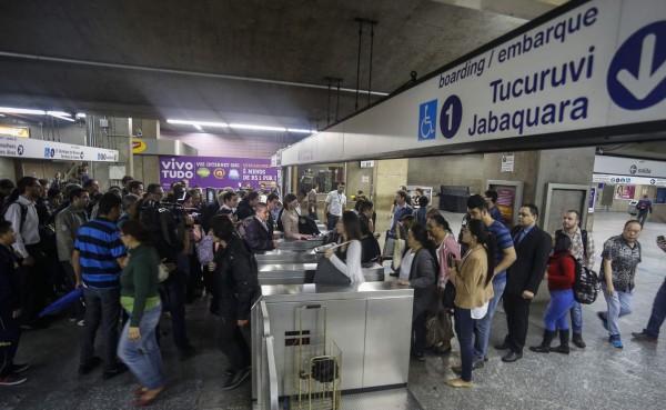 Empleados del metro en Río de Janeiro suspenden huelga