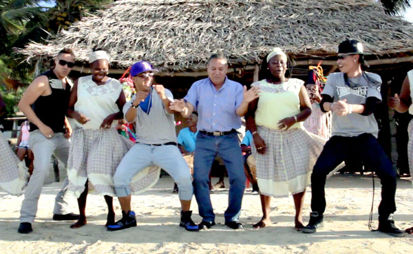 VIDEO: Sopa de Caracol al ritmo de fútbol y Brasil 2014