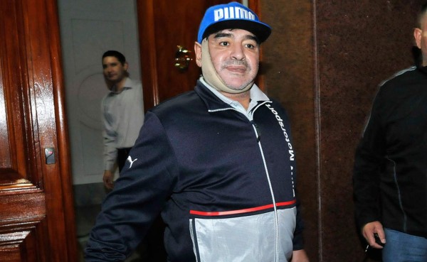 Maradona fue sometido a una cirugía estética para verse más joven