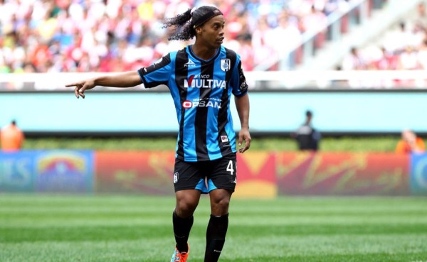 Ronaldinho no cierra las puertas a un eventual regreso a México