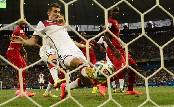 Klose iguala la marca del 'Fenómeno' Ronaldo en Mundiales