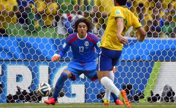 Guillermo Ochoa jugaría en el Atlético de Madrid