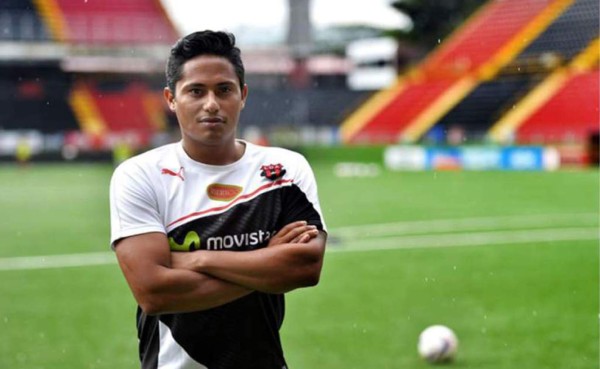 Los futbolistas hondureños que a muy temprana edad colgaron los botines