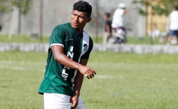 Iván López cuando jugaba con el Yoro FC en la segunda división. FOTO: DIEZ.HN