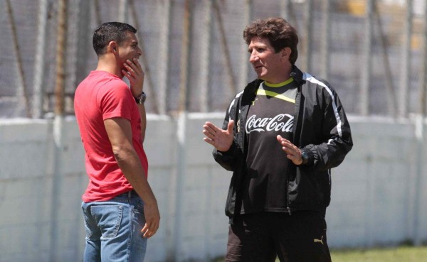 Noel Valladares se presentó al entreno de Olimpia