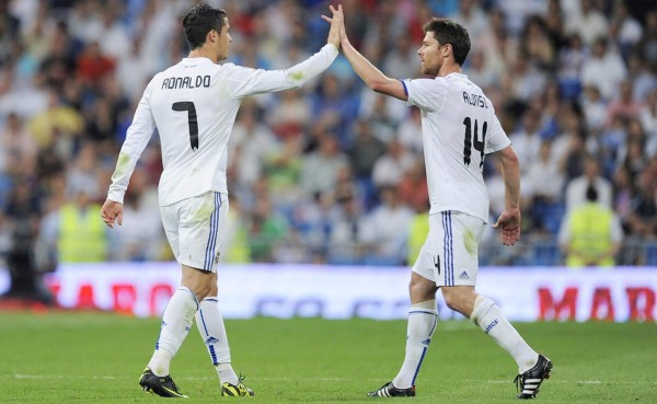 Xabi Alonso se retracta: 'Cristiano es el mejor del mundo, sería justo ganador'