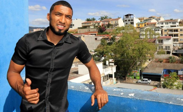 Reinieri Mayorquín renueva por tres años más con Motagua