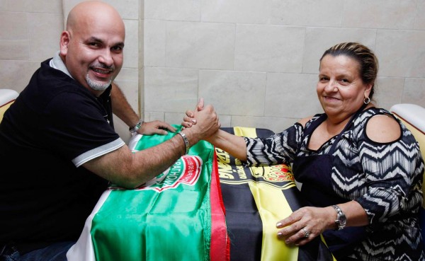 Doña Estelina y Orinson, madre e hijo divididos por el clásico sampedrano