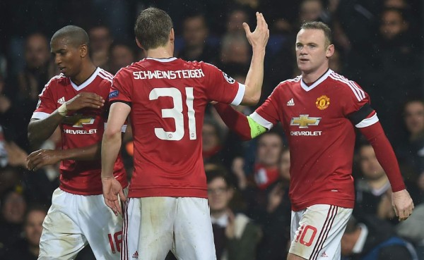 Rooney castiga al CSKA y coloca al Manchester United con pie y medio en octavos