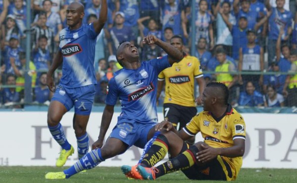 VIDEO: Jugador ecuatoriano se va expulsado por violenta falta a su hermano