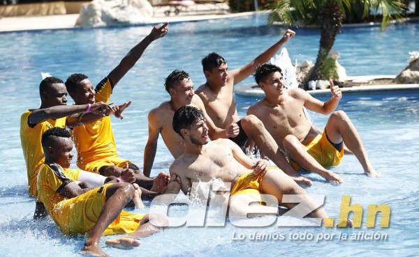 FOTOGALERÍA: Real España se divierte en la playa en plena pretemporada