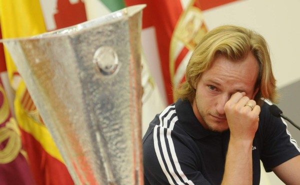 Iván Rakitic se despide entre lágrimas del Sevilla
