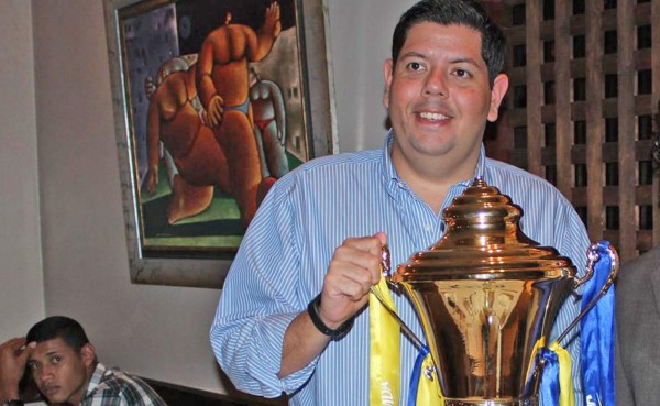 Diego Vázquez renovó por año y medio, confirmó Julio Gutiérrez