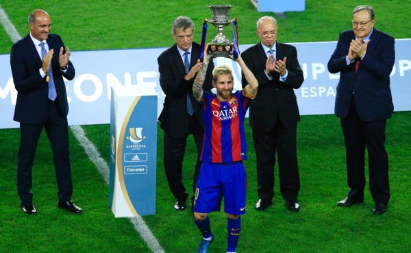 Lionel Messi levanta su primer título como capitán