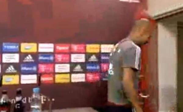 VIDEO: Pep Guardiola se marcha en plena conferencia de prensa