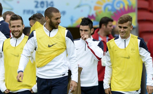Francia reconoce cancha del estadio Beira- Rio