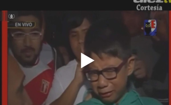 VIDEO: Un niño peruano llora desconsolado por la derrota de su selección ante Chile