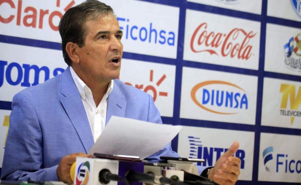 Pinto sobre arbitraje en Concacaf: 'Dios nos ampare que no haya mano negra'