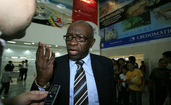 Jack Warner habría recibido 1.2 millones de dólares por apoyar a Catar