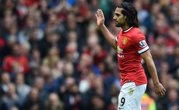 VIDEO: ¿Se despidió Falcao de la afición en Old Trafford?